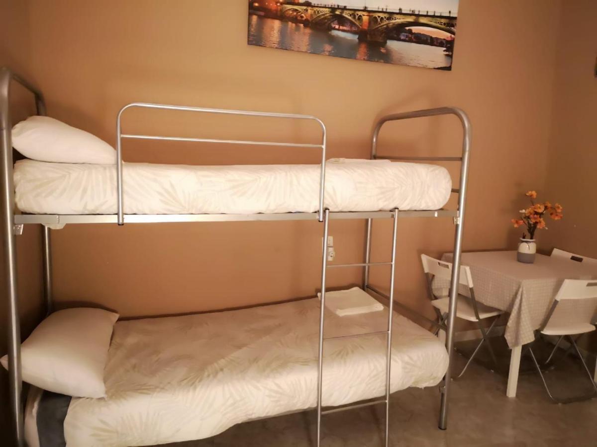 La Maestranza Apartment Rooms Seville Exterior photo